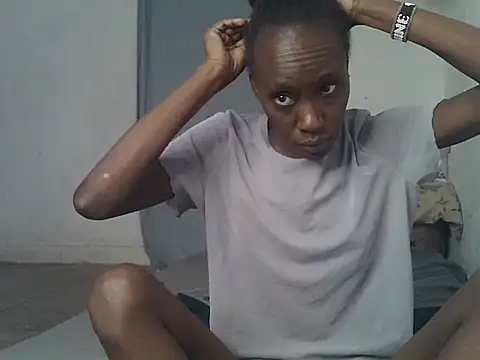 Snapshot of Beutypetite1 chatting on August 1, 2026, 10:58 am Beutypetite1 online show from August 1, 2026, 10:58 am