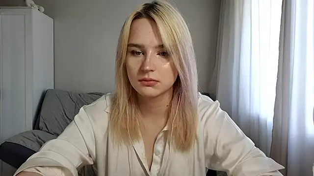 BloomMoon online show from July 5, 2026, 12:56 pm
