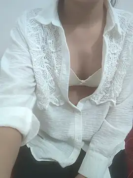sushmita0 online show from June 23, 2026, 1:42 pm
