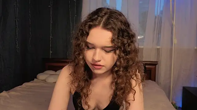 EsterReichert online show from July 18, 2026, 7:17 pm