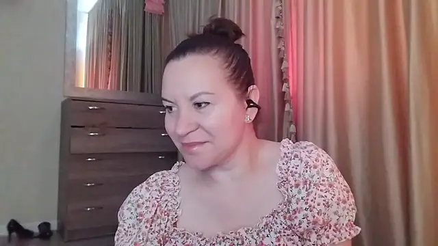 Lauralison online show from July 18, 2026, 2:32 pm