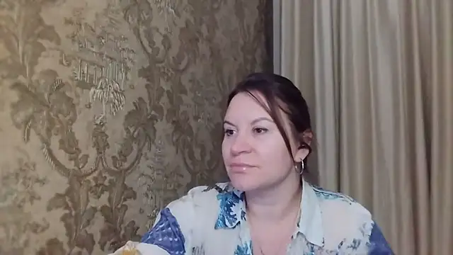 Lauralison online show from July 24, 2026, 8:40 pm