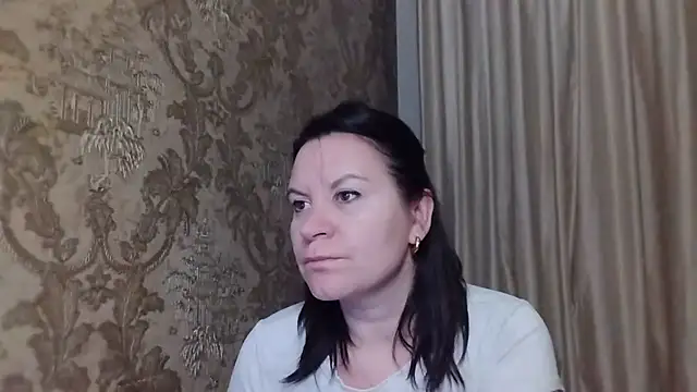 Lauralison online show from August 6, 2026, 9:17 pm