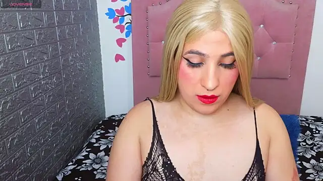 roxxy pink  online show from June 28, 2026, 1:00 am