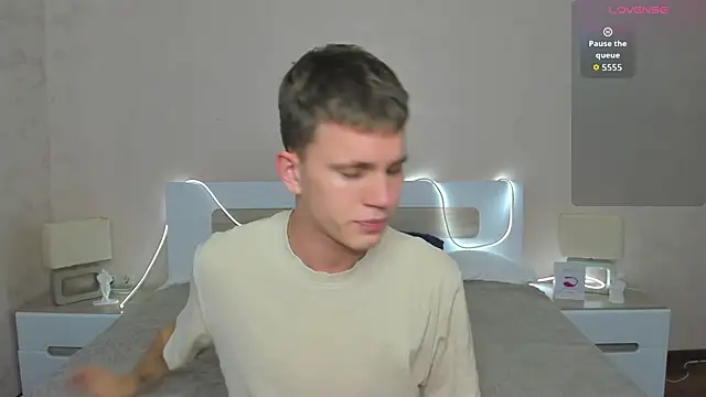 Snapshot of m0neyken chatting on July 17, 2026, 2:18 am m0neyken online show from July 17, 2026, 2:18 am