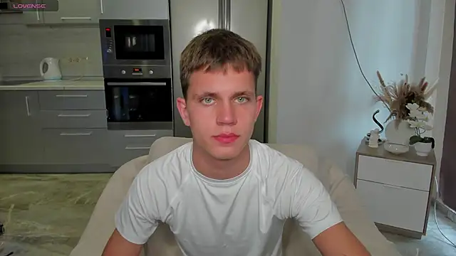 Snapshot of m0neyken chatting on July 31, 2026, 2:33 am m0neyken online show from July 31, 2026, 2:33 am