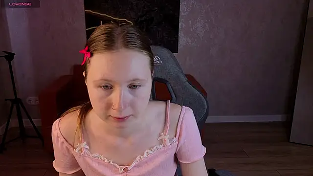 LiliTiny online show from June 27, 2026, 1:21 am