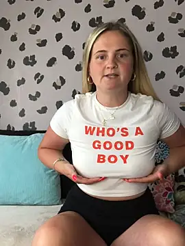 Juicy BabeXo online show from June 27, 2026, 2:12 pm