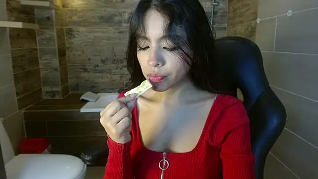 Amara Connors online show from July 26, 2026, 2:46 pm
