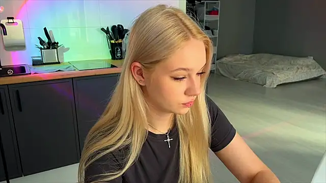 MichelleMargiela online show from July 14, 2026, 3:33 am