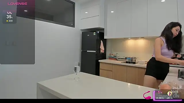 Snapshot of miko_kimura chatting on January 8, 2025, 6:41 am miko kimura online show from January 8, 2025, 6:41 am