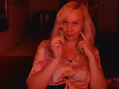 Ravelynni online show from July 29, 2026, 4:27 pm