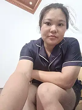 Snapshot of Holy-mi chatting on August 3, 2026, 2:21 am Holy-mi online show from August 3, 2026, 2:21 am