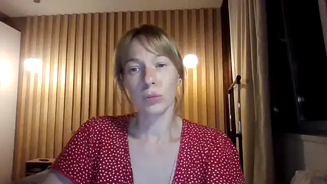 Snapshot of Deloriada chatting on July 14, 2026, 4:02 pm Deloriada online show from July 14, 2026, 4:02 pm