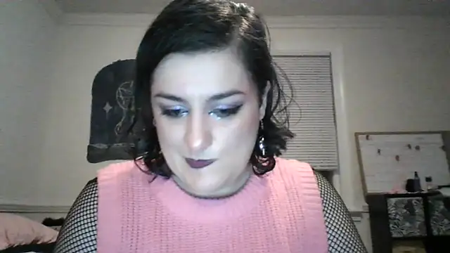 Snapshot of SuitedSummer57 chatting on June 23, 2026, 1:03 am SuitedSummer57 online show from June 23, 2026, 1:03 am