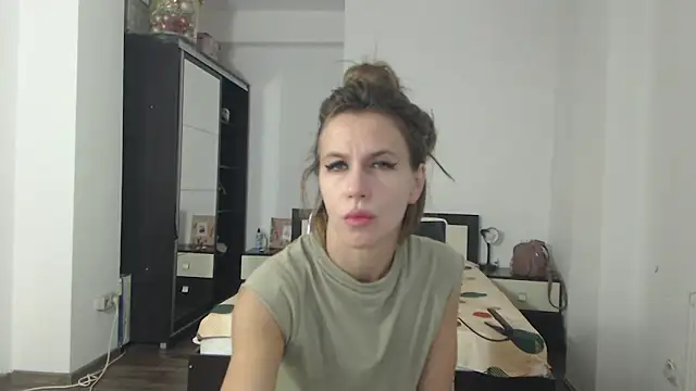 Snapshot of DedeSibel chatting on January 24, 2025, 11:37 am DedeSibel online show from January 24, 2025, 11:37 am