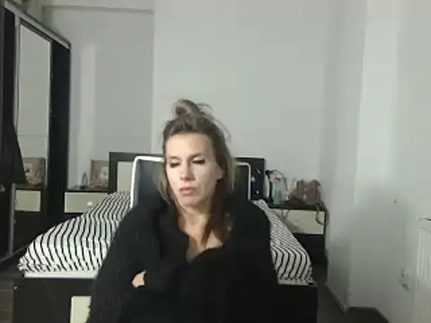 Snapshot of DedeSibel chatting on January 27, 2025, 6:52 pm DedeSibel online show from January 27, 2025, 6:52 pm