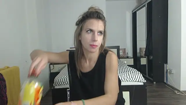 Snapshot of DedeSibel chatting on January 28, 2025, 5:46 pm DedeSibel online show from January 28, 2025, 5:46 pm