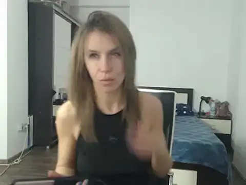 Snapshot of DedeSibel chatting on February 13, 2025, 10:23 am DedeSibel online show from February 13, 2025, 10:23 am