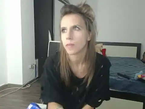 Snapshot of DedeSibel chatting on February 22, 2025, 8:42 pm DedeSibel online show from February 22, 2025, 8:42 pm