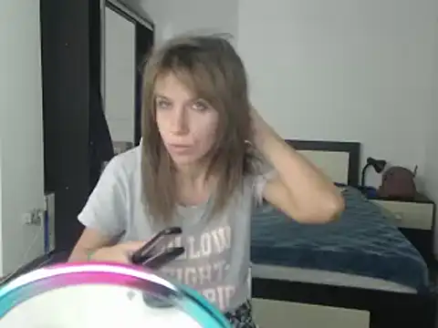 Snapshot of DedeSibel chatting on February 24, 2025, 5:43 am DedeSibel online show from February 24, 2025, 5:43 am