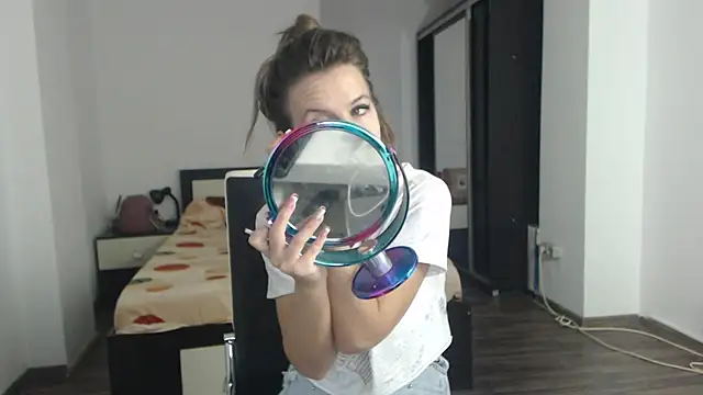 Snapshot of DedeSibel chatting on March 4, 2025, 9:18 am DedeSibel online show from March 4, 2025, 9:18 am