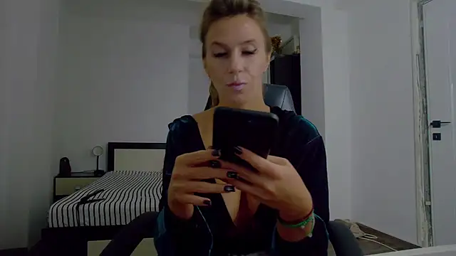 Snapshot of DedeSibel chatting on November 29, 2025, 11:35 am DedeSibel online show from November 29, 2025, 11:35 am