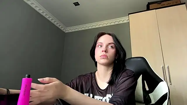 martinienjoyer online show from July 5, 2026, 8:43 am