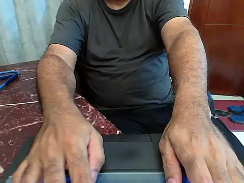 Snapshot of desipapaxx chatting on July 4, 2026, 5:30 pm desipapaxx online show from July 4, 2026, 5:30 pm