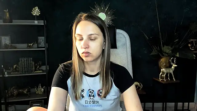 Snapshot of ErinWise chatting on July 18, 2026, 8:29 am ErinWise online show from July 18, 2026, 8:29 am