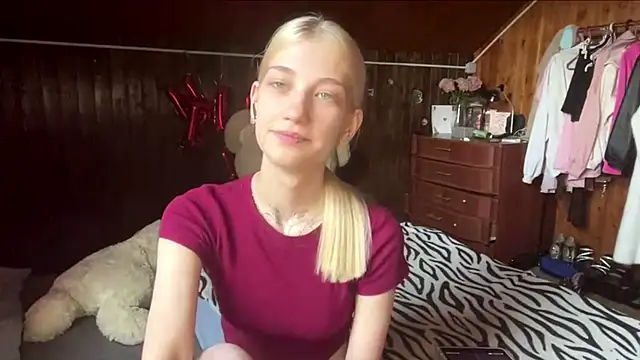 Snapshot of GlyndaMccannon chatting on August 6, 2026, 8:27 am GlyndaMccannon online show from August 6, 2026, 8:27 am
