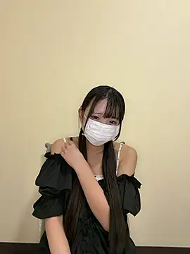 Snapshot of risa_____ chatting on July 8, 2026, 12:42 pm risa online show from July 8, 2026, 12:42 pm