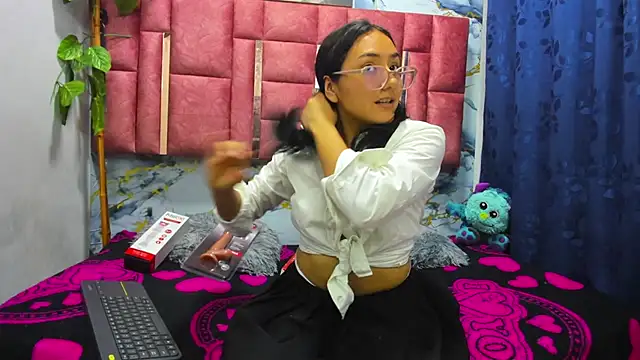 Nezukoks online show from July 29, 2026, 3:37 am