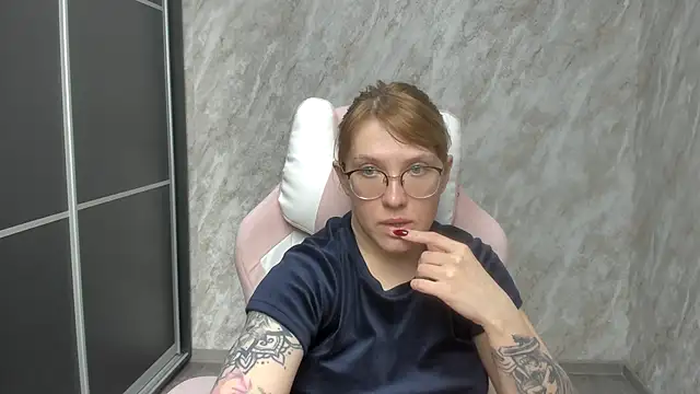 Reginasmilee online show from February 22, 2025, 11:02 am