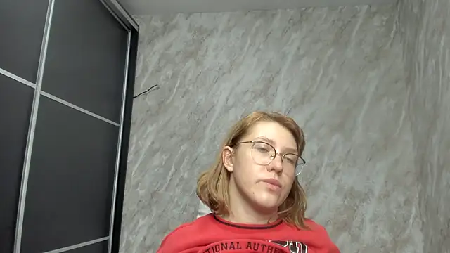 Reginasmilee online show from February 25, 2025, 2:47 am