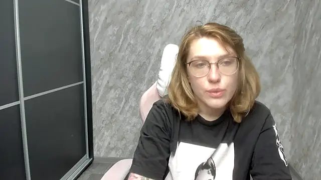 Reginasmilee online show from February 26, 2025, 6:37 am