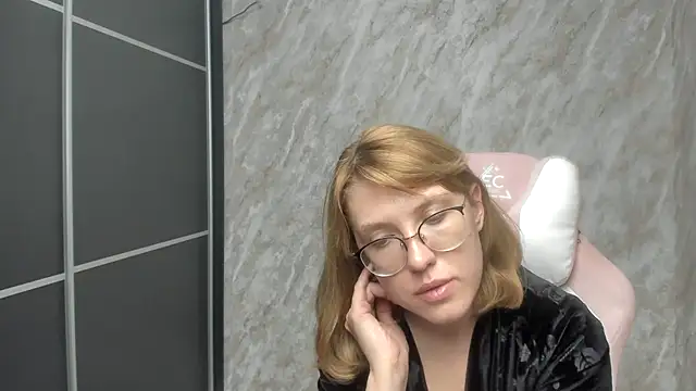 Reginasmilee online show from February 27, 2025, 5:58 pm