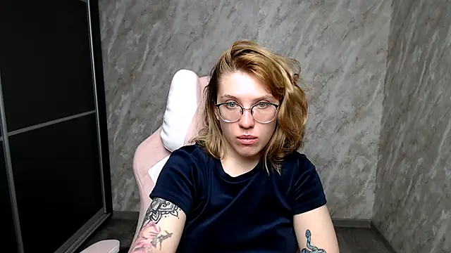 Reginasmilee online show from March 7, 2025, 2:46 am