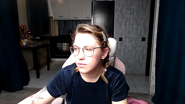 Reginasmilee online show from September 14, 2025, 11:48 pm