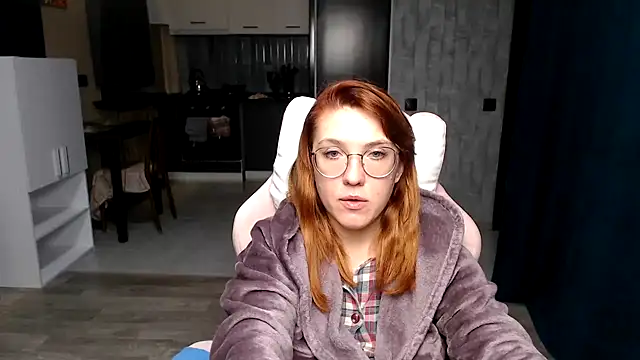 Reginasmilee online show from October 6, 2025, 4:59 pm