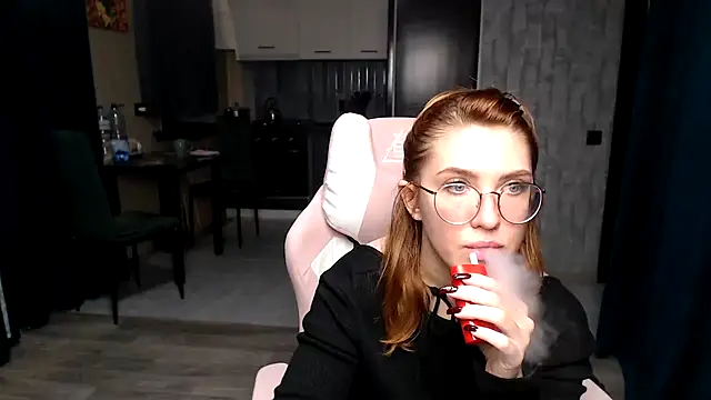 Reginasmilee online show from November 5, 2025, 1:22 pm