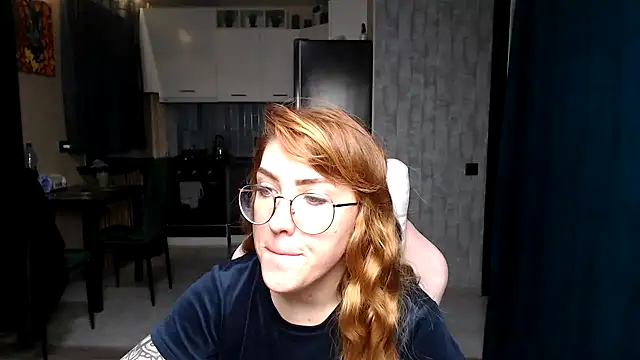 Reginasmilee online show from November 16, 2025, 4:07 am