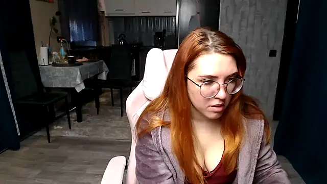 Reginasmilee online show from April 28, 2026, 2:49 am