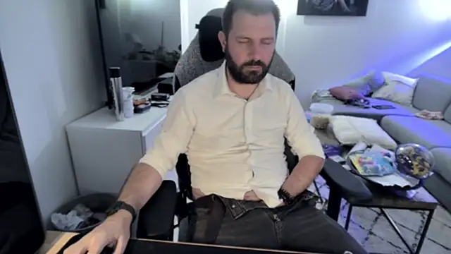 Snapshot of pc92160 chatting on July 15, 2026, 4:01 pm pc92160 online show from July 15, 2026, 4:01 pm