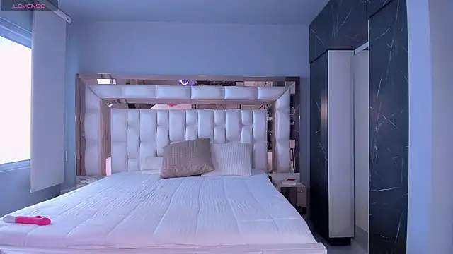 Snapshot of SarahPreston chatting on March 12, 2025, 6:33 pm SarahPreston online show from March 12, 2025, 6:33 pm