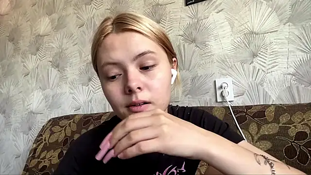 Snapshot of Jeneienal_1 chatting on July 1, 2026, 2:07 pm Jeneienal 1 online show from July 1, 2026, 2:07 pm