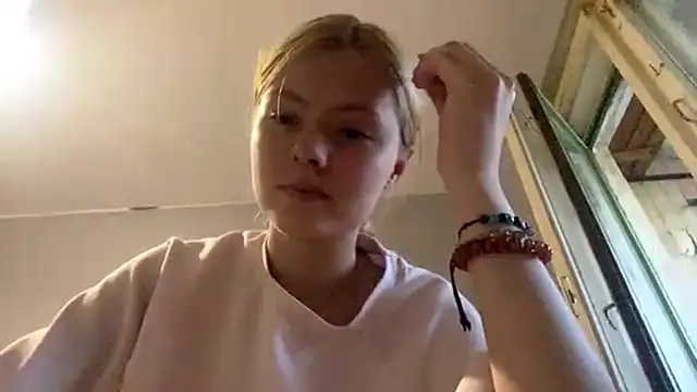 Snapshot of Jeneienal_1 chatting on July 7, 2026, 5:28 pm Jeneienal 1 online show from July 7, 2026, 5:28 pm