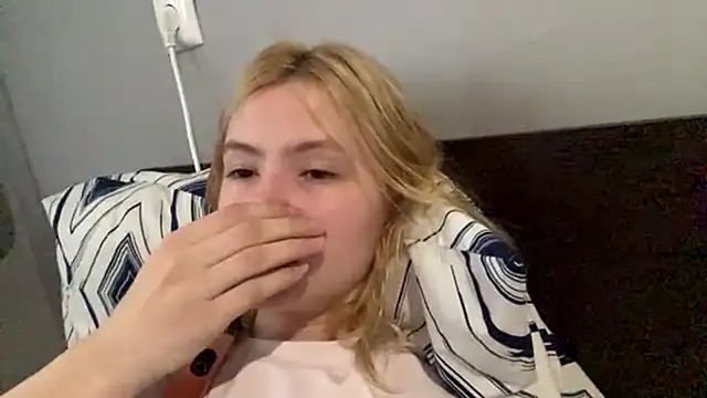 Snapshot of Jeneienal_1 chatting on July 8, 2026, 2:43 pm Jeneienal 1 online show from July 8, 2026, 2:43 pm