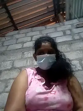 Snapshot of wildtulip0 chatting on August 7, 2026, 10:34 pm wildtulip0 online show from August 7, 2026, 10:34 pm