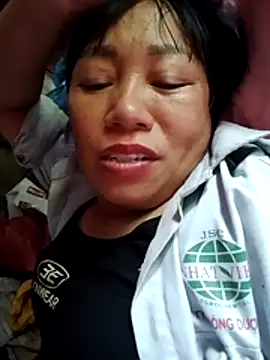 Snapshot of Moon_squirtt chatting on July 1, 2026, 4:58 am Moon squirtt online show from July 1, 2026, 4:58 am